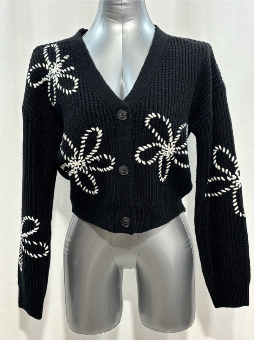 Derek Heart Black Cropped V-Neck Cardigan with White Floral Rope Stitch Med 499